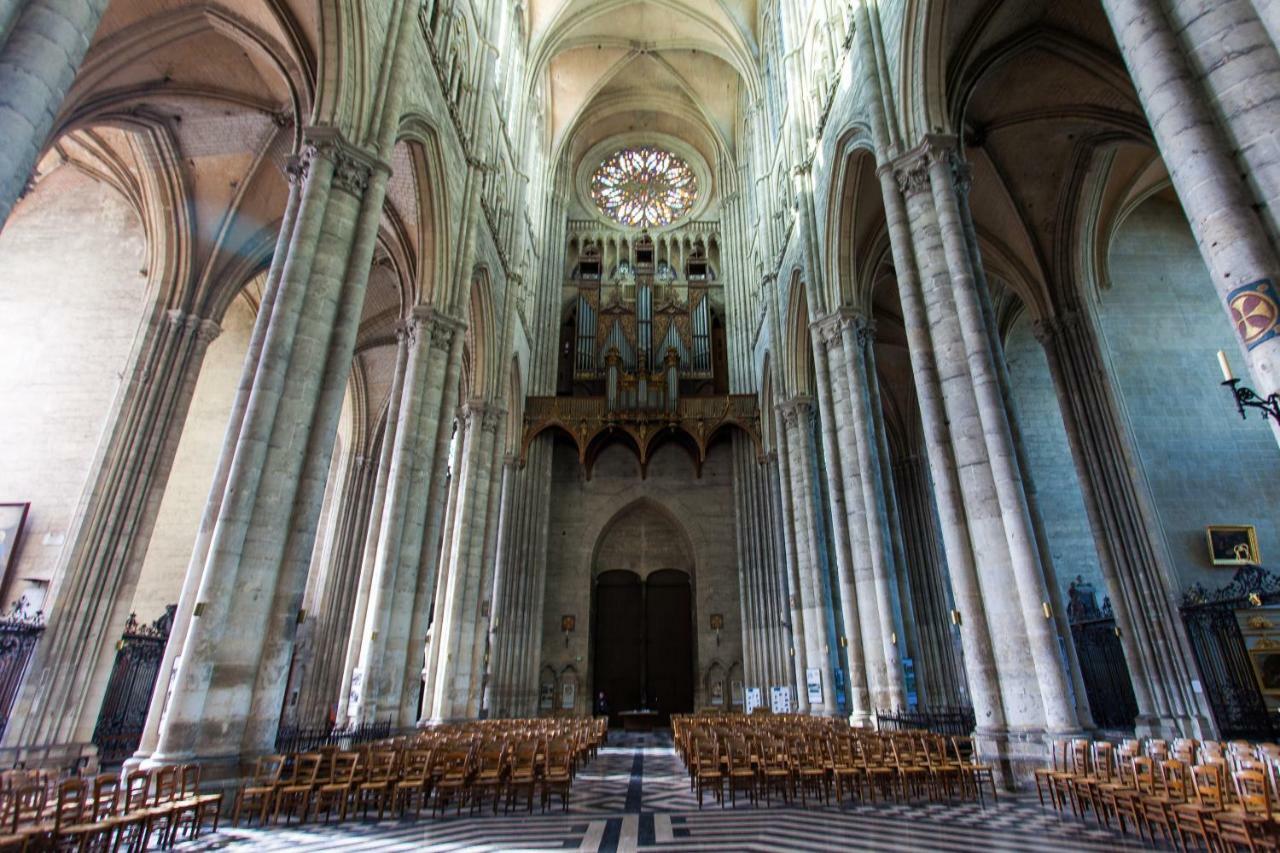 Appartamento Nid douillet moderne face à la Cathédrale Amiens Esterno foto